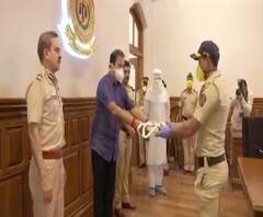 Corona Safety Kit | मुबंई पोलिसांना मास्क, सेफ्टी किट्स, गृहमंत्री अनिल देशमुखांच्या हस्ते वाटप