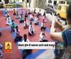 शेल्टर होम में पलायन करने वाले मजदूर,स्पेशल योगा की क्लास शुरू की गई