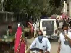 સાણંદની શાક માર્કેટમાં ઉમટી ભારે ભીડ, લોકડાઉનનો ભંગ, જુઓ વીડિયો