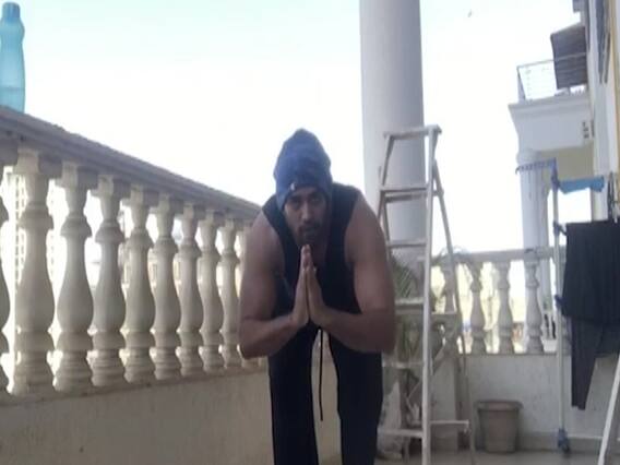 Nyra and Karan doing household chores during lockdown