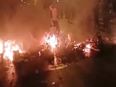 सूरत के डायमंड नगर में कारीगरों का बवाल, आगजनी कर घर भेजने की मांग