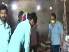 છોટાઉદેપુરઃ નસવાડીમાં સસ્તા અનાજની દુકાનમાં ગેરરીતિ, લોકોએ શું લગાવ્યો આરોપ? જુઓ વીડિયો 