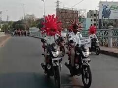 कोरोना के खिलाफ लोगों को जागरुक करती पुलिस को ऐसे अनोखे अंदाज में आपने नहीं देखा होगा