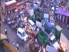 Lockdown-2: दिल्ली की आजादपुर मंडी में सुबह-सुबह दिखी जबरदस्त भीड़
