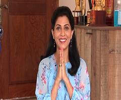 Lockdown Yogasana | लॉकडाऊनच्या काळात मानसिक संतुलन सांभाळण्यासाठी ही योगासनं जरूर करा | लॉकडाऊन योगा अभिनेत्री माधवी निमकरसोबत