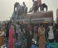 Pune Water Tanker Crowd | पाण्यासाठी पुण्यात नागरिकांची झुंबड, सोशल डिस्टन्सिंगची ऐसीतैशी