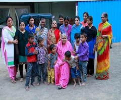 Help for Sindhutai Sapkal | सिंधुताई सपकाळ यांच्या संस्थेला मदतीसाठी रिअल डेअरीचा पुढाकार, मनोजकुमार तुपेंची एक लाखाची मदत