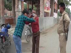Kanpur: Lockdown तोड़ने वालों से पुलिस ने करवाई उठक-बैठक, बनाया मुर्गा