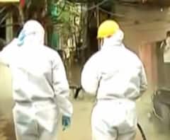 বস্তি অঞ্চলে বাড়তি নজর, পিপিই পরে জীবাণুমুক্তকরণে দমকল 