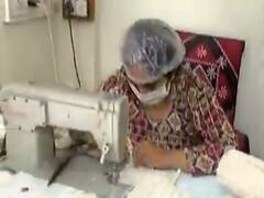 અમદાવાદમાં માસ્ક ફરજિયાત કરાતા માસ્કની માંગમાં વધારો, અમદાવાદની મહિલા નજીવા દરે વેચી રહી છે માસ્ક 