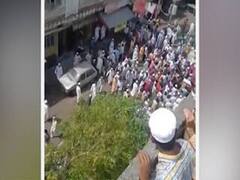 एक अफवाह ने सड़का पर जुटाई हजारों की भीड़ | मातृभूमि