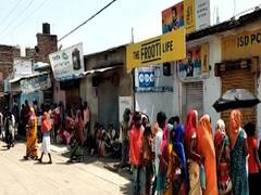 People flout social distancing norms after rumors over Jan Dhan accounts spread