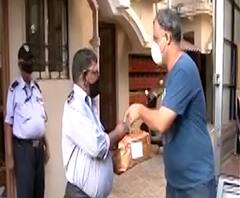 Wadala Lockdown Help | वडाळ्याच्या डॅफोडील सोसायटीत सर्व रहिवाशांसाठी घरपोच सेवा, एकटे राहणाऱ्या जेष्ठांना जेवणाचीही सोय