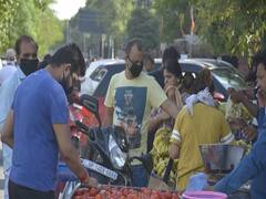 UP में 15 जिलों के हॉट स्पॉट्स सील, लखनऊ के कई इलाकों में जरूरी सामान खरीदने निकली लोगों की भीड़