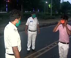 অকারণে রাস্তায়, কান ধরে ওঠবোস করালো পুলিশ