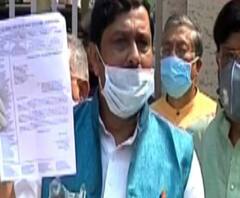 রেশন ডিলারদের থেকে লকডাউনে বরাদ্দ খাদ্যসামগ্রী নিয়ে যাচ্ছেন তৃণমূল নেতা-কর্মীরা, অভিযোগ রাহুল সিনহার, বিজেপির অপপ্রচার, পাল্টা জ্যোতিপ্রিয় মল্লিক