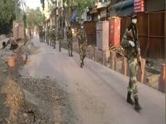 Lockdown के सख्ती से पालन के लिए दिल्ली के चांदनी चौक इलाके में जवानों ने किया फ्लैग मार्च