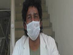 Doctor sings 'milkar ab humko Corona ko harana hai' and inspires all