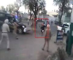 Attack on Patiala Police | कर्फ्यू पास मागितल्याने पोलिसांचा हात छाटला, शिख धर्मातील निहंगांकडून पोलिसांवर तलवारीने वार