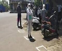 Coronavirus | ...असंही सोशल डिस्टन्सिंग! यवतमाळच्या मध्यवर्ती बँकेसमोरील शिस्तबद्ध रांग