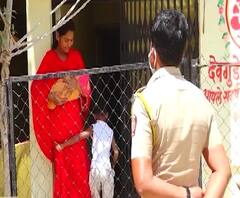 Beed Police | एक महिन्याच्या बाळाला लांबूनच पाहण्याची वेळ, कर्तव्य निभावणाऱ्या पोलिस बाबाची कहाणी | स्पेशल रिपोर्ट