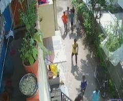 Lockdown | नाशिकमधील सिडको परिसरात टवाळखोरांचा धुमाकूळ; घरं, वाहनांवर दगडफेक 