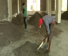 Nashik Construction Issue | परवानगी असूनही अटी, मजुरांची कमतरता, दुकानं बंद असल्याने बांधकाम व्यवसाय ठप्पच