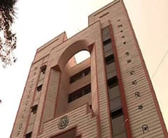 এখনও উচ্চমাধ্যমিক পরীক্ষা বাকি, খিদে মেটাতে ডিম বেচছে জলপাইগুড়ির 'ফার্স্ট বয়'