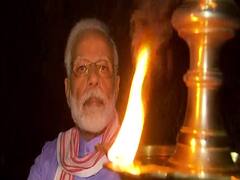 कोरोना के खिलाफ लड़ाई में एक साथ आया भारत, पीएम ने जलाया दीया, देश ने दिया साथ