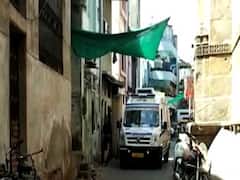 Link અમદાવાદઃ કોરોનાના પોઝિટિવ કેસ નોંધાતા કાલુપુર ટાવરના 20 લોકોને હોસ્પિટલમાં કરાયા ક્વોરેન્ટાઇન 