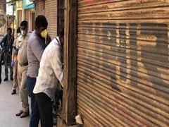 દાહોદઃ લોકડાઉનો ભંગ કરનાર વેપારીઓ સામે તંત્રની લાલ આંખ, ચાર દુકાનો કરાઈ સીલ, જુઓ વીડિયો