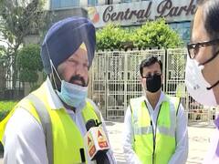 Gurugram: People sing 'arti' from their balconies to maintain social distancing