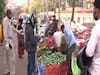 Ranchi: People flout social distancing at vegetable market 