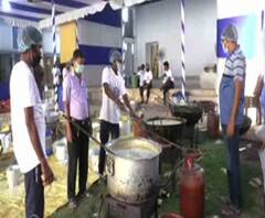 লকডাউনের মধ্যে নিজের লোকসভা কেন্দ্রের ৫০ হাজারেরও বেশি মানুষের খাবার ব্যবস্থা অভিষেক বন্দ্যোপাধ্যায়ের