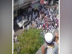 COVID 19: हल्द्वानी में अफवाह फैलने से सैकड़ों लोग निकले सड़क पर, SSP ने लोगों को समझा कर घर भेजा