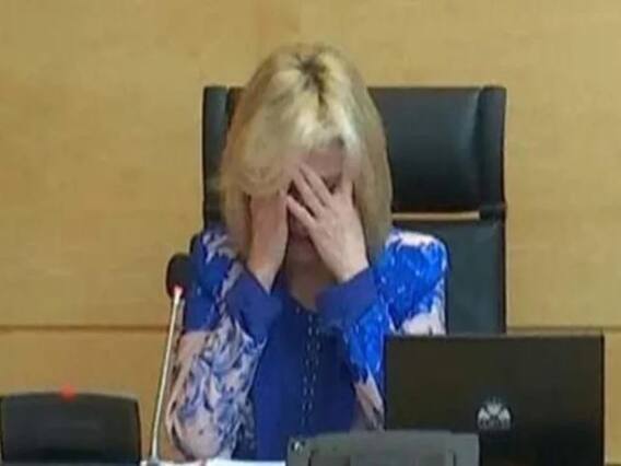 स्पेन: कोरोना से मरने वाले स्वास्थ्यकर्मियों का नाम बताते-बताते रो पड़ीं स्वास्थ्य अधिकारी वेरोनिका कसादो