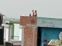 Stones pelted on 'corona warriors' in Moradabad | Top 25