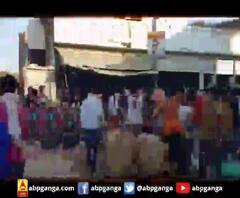 सोशल डिस्टेंसिंग का मजाक, आगरा में दूध के लिए मारामारी