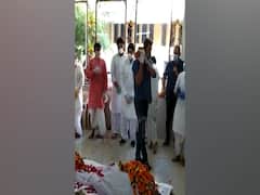 Rishi Kapoor's last glimpse, inside visuals of funeral 