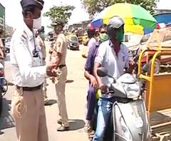 Mumbai Police Lockdown Action | मुंबई पोलिसांकडून रस्त्यावर फिरणाऱ्यांवर कारवाई, 69 जणांना अटक, 34 वाहनं जप्त