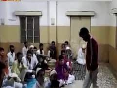 क्या लॉकडाउन के दौरान होटल में चोरी छिपे नमाज पढ़ रहे थे लोग? देखें Sacchai Ka Sensex