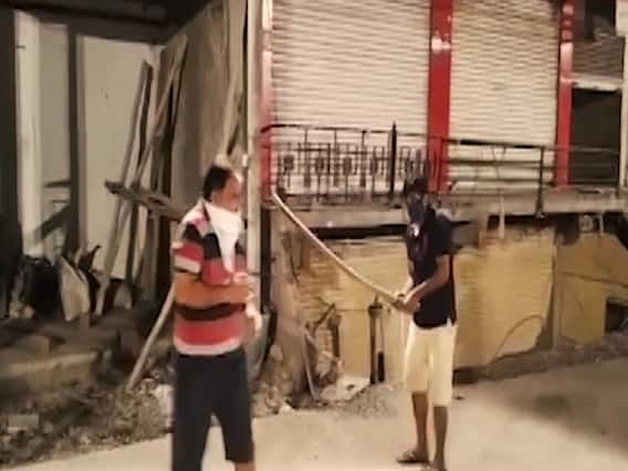 Lockdown violators forced by cops to beat each other? | Sacchai Ka Sensex