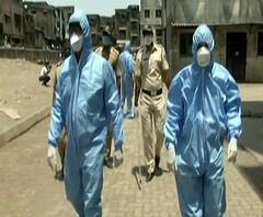 Coronavirus | धारावीत डॉक्टर, महापालिका कर्मचाऱ्यांकडून स्क्रिनिंगला सुरुवात