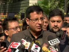 Congress नेता Randeep Surjewala की मौजूदगी में Social distancing की उड़ी धज्जियां