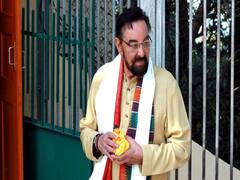 'Rishi Kapoor फिल्मों में हमारे लिए हमेशा जिंदा रहेंगे'- Kabir Bedi