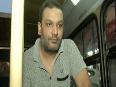 Delhi police school those roaming around in lockdown