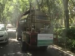 Ground Report: कोरोना से लड़ने के लिए नोएडा की सड़कों पर उतरा वज्र वाहन