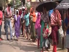 Lockdown: Ranchi में उड़ी सोशल डिस्टैंसिंग की धज्जियां, खाना लेने के लिए उमड़ी भीड़