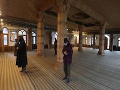 Coronavirus: Aligarh Police की अपील- घर से ही पढ़ें Namaz