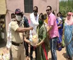 Sangli Police Help | सांगलीतील पोलिसांकडून जीवनावश्यक वस्तूंचं वाटप, 'खाकी' वर्दीतील माणुसकी!